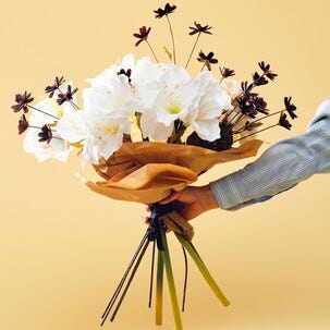 Kunstig snittblomst, mørkerød kosmos, 66 cm