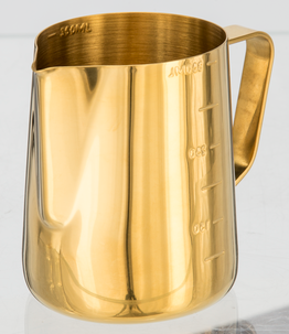 Coline, gullfarget melkemugge