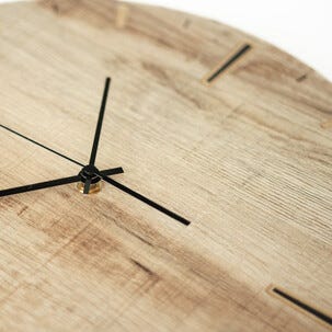 Stor väggklocka i FSC-märkt trä, 36 cm