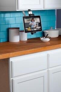 Tablettiteline keittiökaappiin Belkin