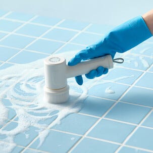 Sähkökäyttöinen puhdistusharja kylpyhuoneeseen ja keittiöön