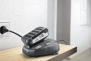 Akku Bosch 18 V 2,5 Ah W-B ja laturi AL 1830 CV