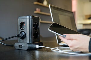 Brennenstuhl Socket Tower 8-vägs grenuttag med 4 USB