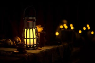 Campinglampa med högtalare, vattentålig och bärbar