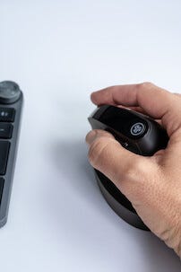 JLab JBuds trådlös ergonomisk vertikal mus