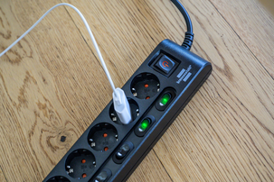 Brennenstuhl grenuttag med strömbrytare 6-vägs, svart