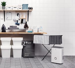 Pieni pyykkiteline ulos tai sisälle, musta