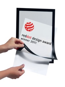 Itsekiinnittyvä magneettikehys