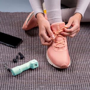 Plegium Smart försvarsspray med personlarm och app 5-i-1