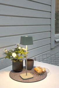 Konstsmide Capri bordlampe USB dimbar utendørs