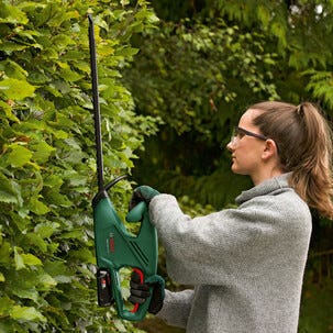 Bosch häcksax UniversalHedgeCut 18V-50, batteridriven