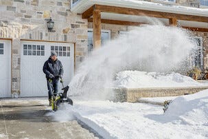 Ryobi snöslunga RY36STX45A-140, batteridriven