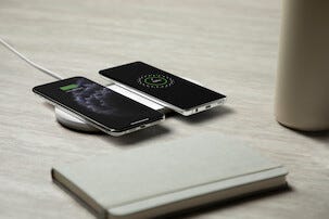Belkin Boost Charge Dual 10 W, trådlös laddare med plats för två enheter