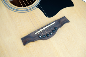 Gecko akustisk gitar med stålstrenger