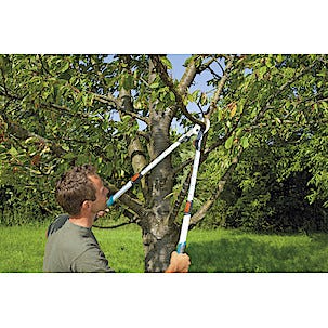 Teleskopisk grensax med sidoskär, Gardena Comfort 650BT