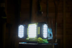 Ryobi RLPH18-0 hybrid arbeidsbelysning med LED-paneler