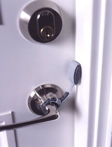 Klämskydd för dörr