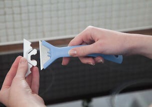 Sini hällsskrapa för glasytor