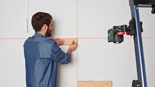 Bosch Quigo Basic, krysslaser med universalhållare