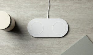 Belkin Boost Charge Dual 10 W, trådlös laddare med plats för två enheter