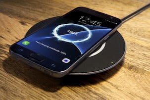 Langaton latausasema Qi, Belkin BOOST UP (15 W)