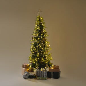 Julgran Orsa Slim 210 cm, smal gran med LED-belysning