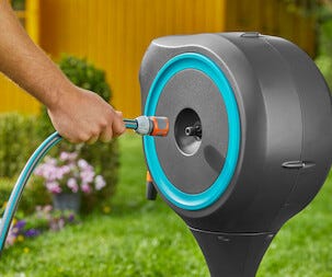 Gardena RollUp M Maahan kiinnitettävä letkukela, 20 metriä